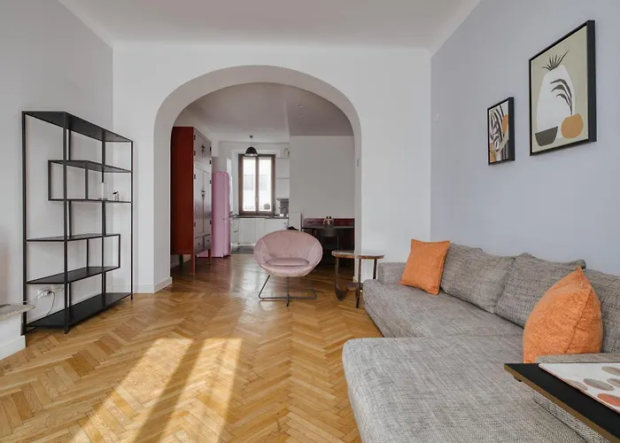 Your Sunny Getaway In Porta Venezia Dist...