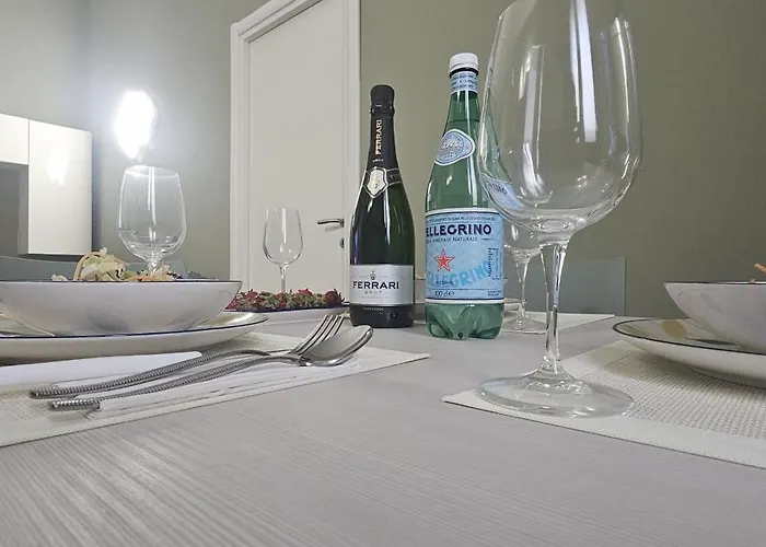 Carlo Farini 72 Superior - Private Parking - Centro Apartman *