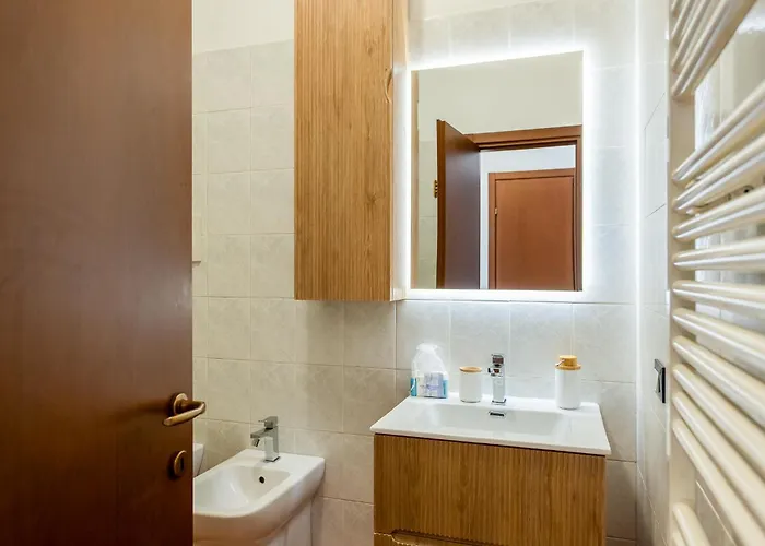 Apartamento Spacious At 5 Min Walk From Station Milão