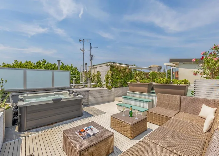 公寓 Penthouse With Terraces, Jacuzzi & Garage *