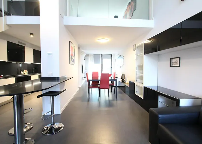 Bamboo Colico Loft דירה *