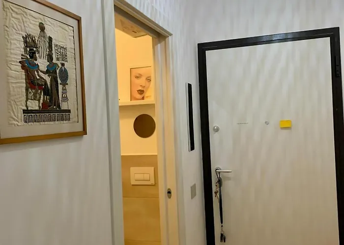 Mylo's -15 Minutes From The Duomo, Ieo, Prada *