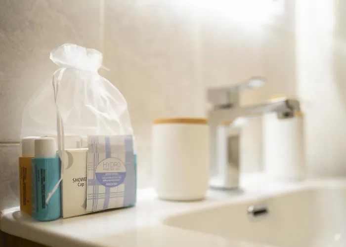 Apartamento Spacious At 5 Min Walk From Station Milão