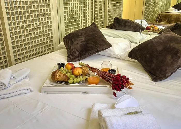 Cerva - Cozy 1 Bedroom With Balcony In San Babila By Rentopolis *