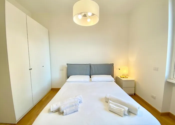 Penthouse With Panoramic Terrace-8 Minutes From The Duomo Lejlighed