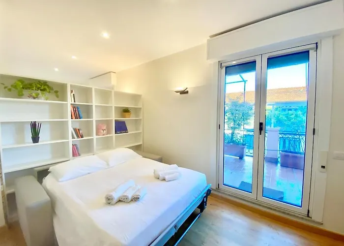 Lejlighed Penthouse With Panoramic Terrace-8 Minutes From The Duomo