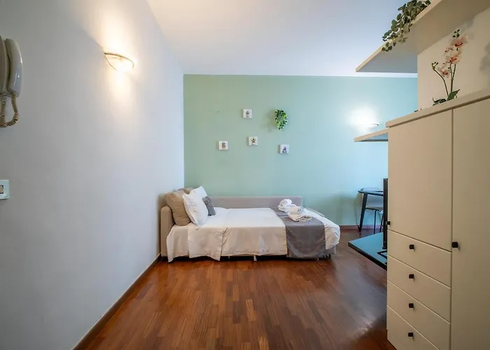 Duomo 10 Minutes Away Spacious 5 Pax Balcony Wifi Ac *