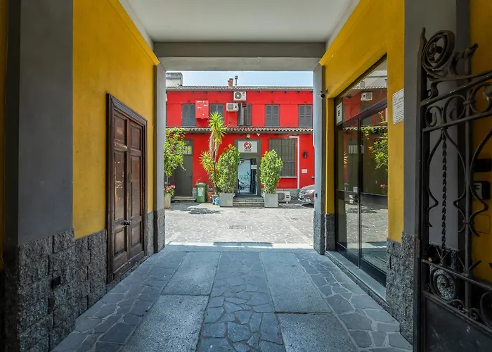 Spacious At 5 Min Walk From Station