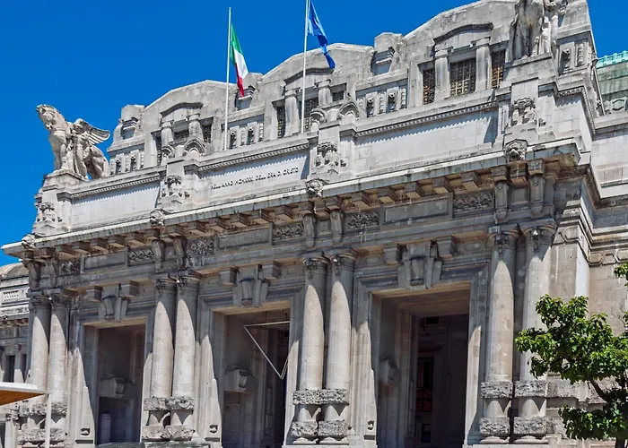 Spacious At 5 Min Walk From Station *