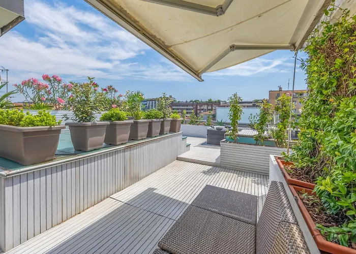 公寓 Penthouse With Terraces, Jacuzzi & Garage *