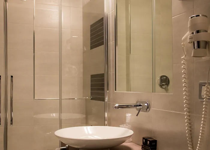 Mentana, By R Collection 4*