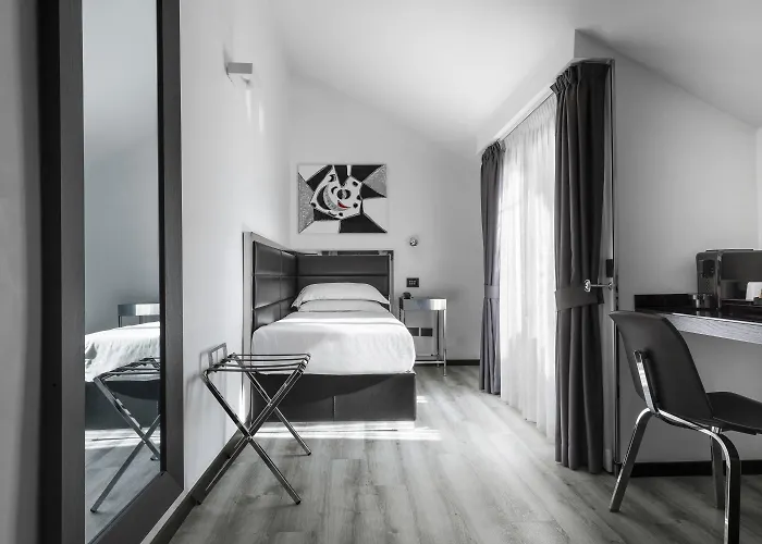 Lhp Napoleon Hotel 4*