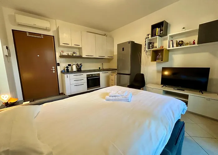 Kibilu - Via Dei Carafa Dergano Yellow Line * מילאנו