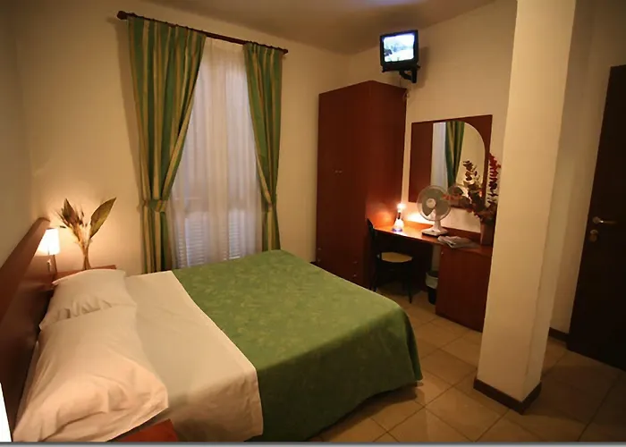 Отель Paradiso Милан