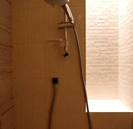 Konukevi Isola Libera Milano