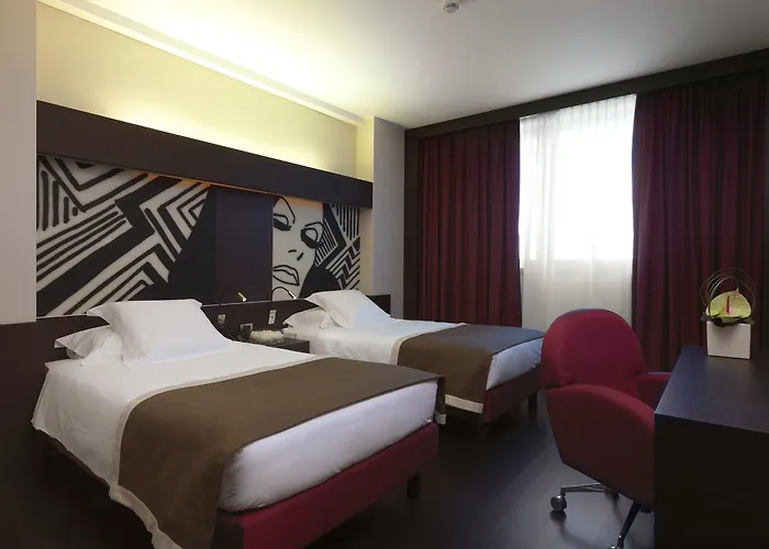 Crowne Plaza By Ihg Hotel 4*