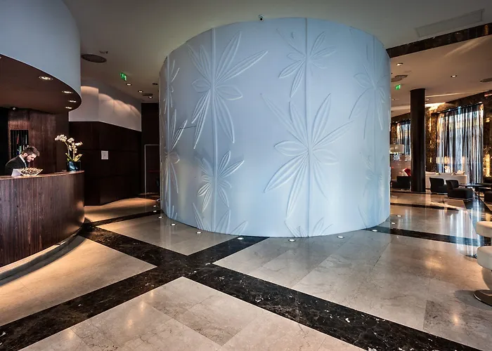 كراون بلازا ميلانو سيتي 4*