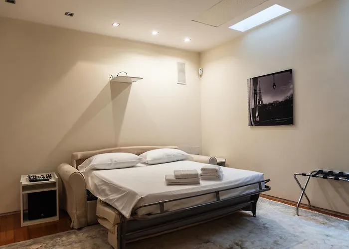 Youhosty - Luxury Town House