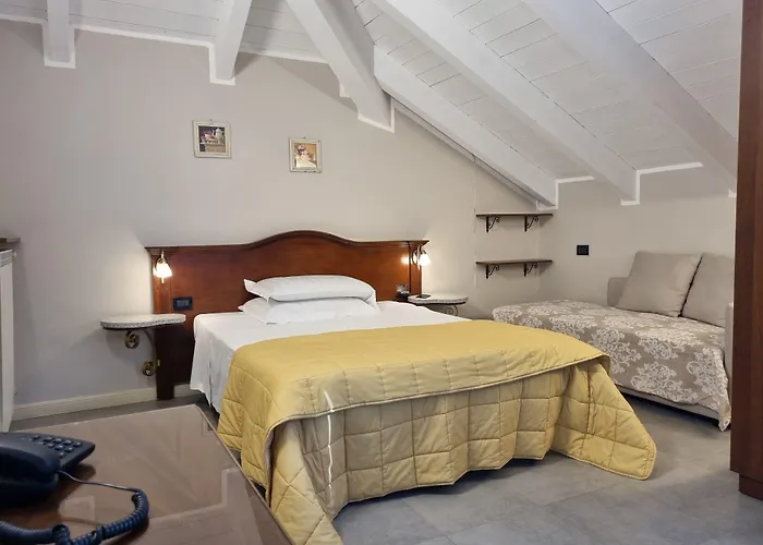 Charly Hotell Milano