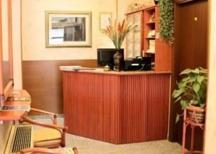 拉卡拉维拉酒店 2* 米兰