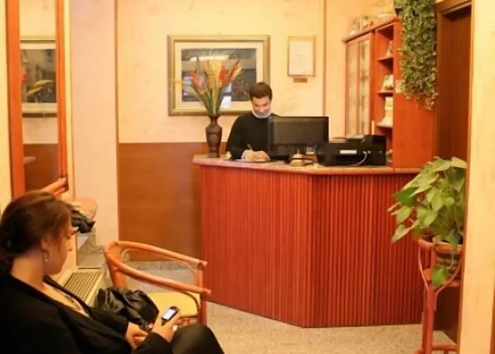 拉卡拉维拉酒店 米兰