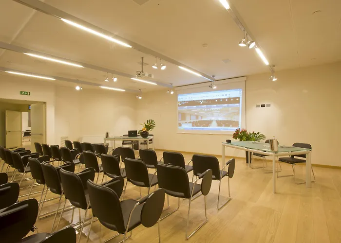 Western The Hub Hotel 4*