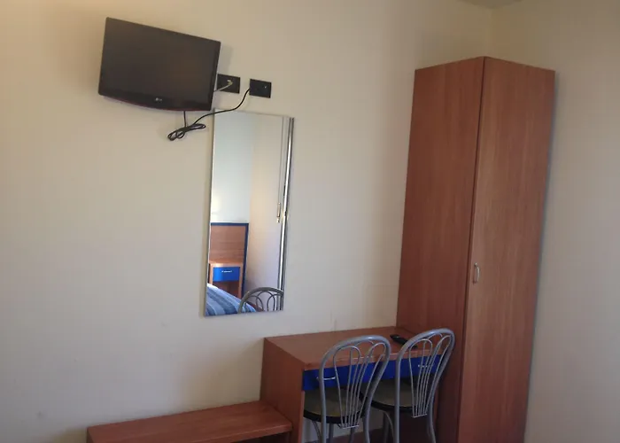 호텔 Iride Stazione Lambrate Citta Studi 2*