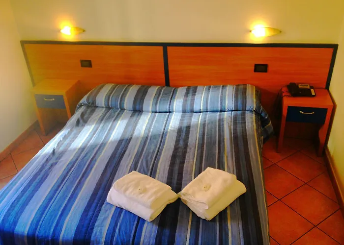 호텔 Iride Stazione Lambrate Citta Studi 2*