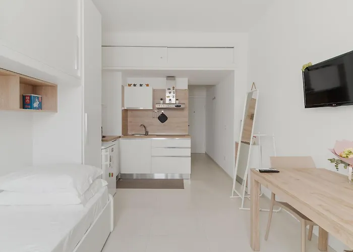 Guesthost - Bright Bocconi *