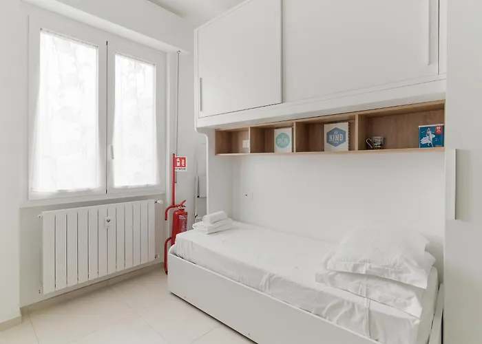 Guesthost - Bright Bocconi