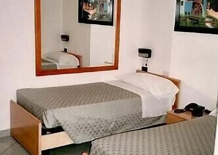 Paola Hotel *