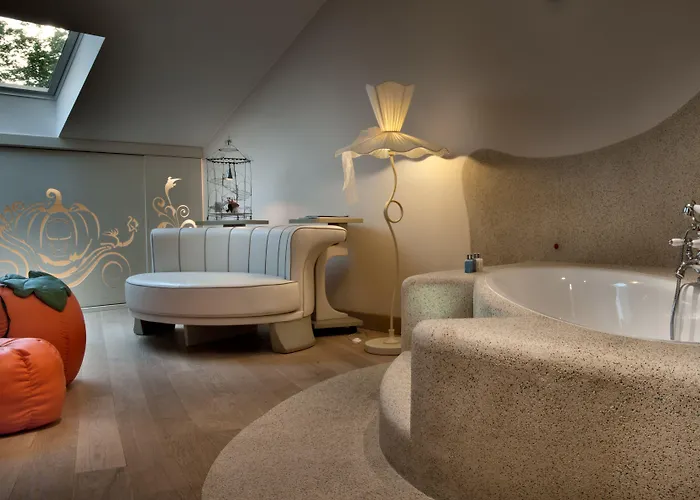 Chateau Monfort - Relais & Chateaux 5* Milano