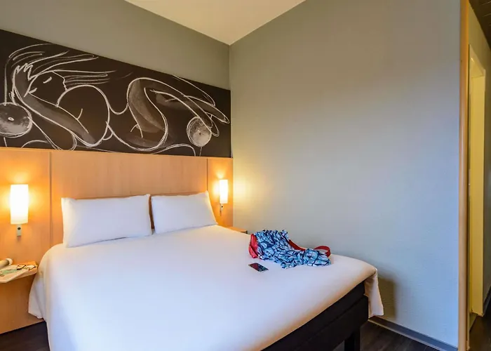 מלון Ibis Centro 3*