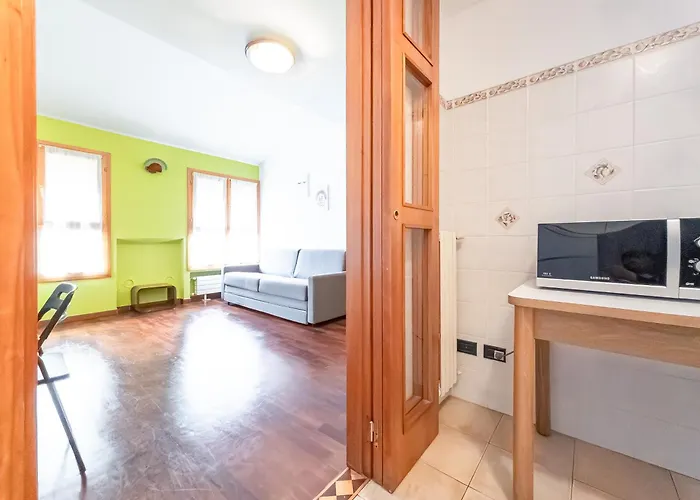 Corso San Gottardo - Darsena Flat Милан