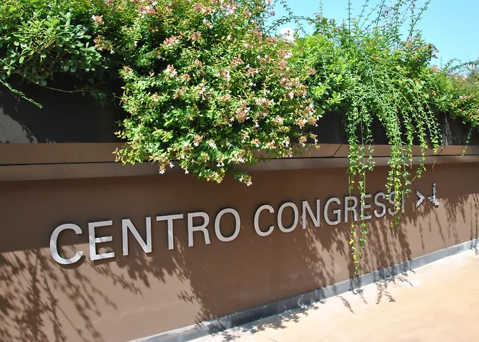 Hilton Garden North מלון 4*