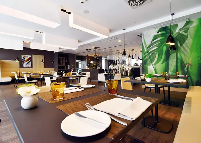 Hilton Garden North Отель 4*