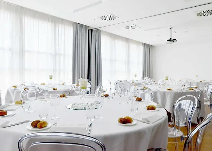 מלון Hilton Garden North 4*