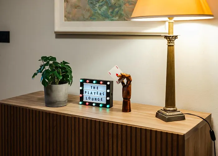 The Players Lounge - Station Area 公寓