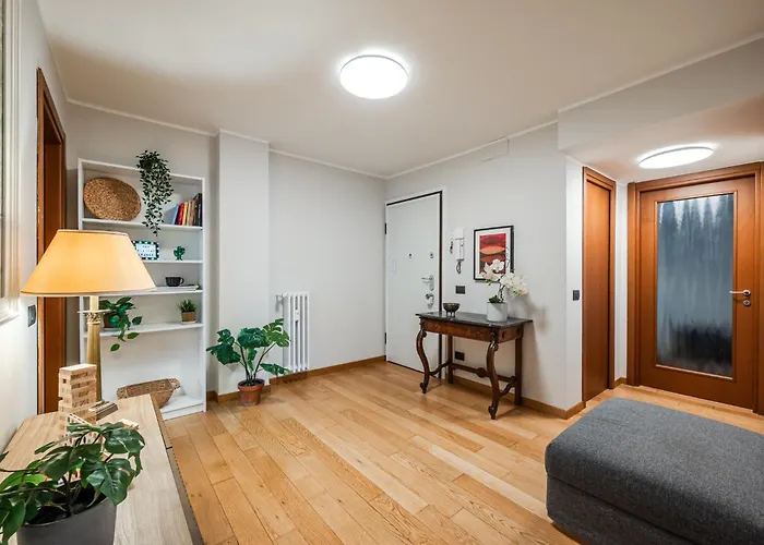 The Players Lounge - Station Area