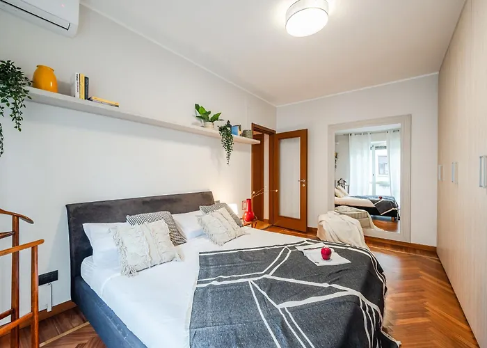 The Players Lounge - Station Area *