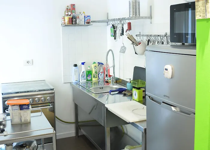 לינה וארוחת בוקר Room Inn