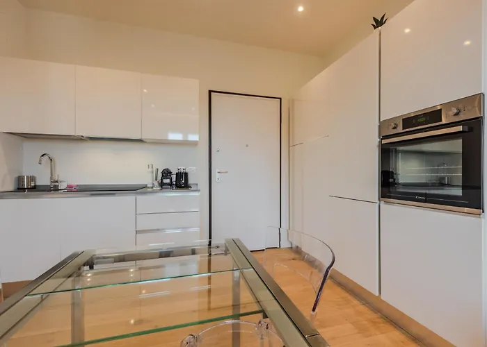 Easytopstay - Naviglio White Bliss