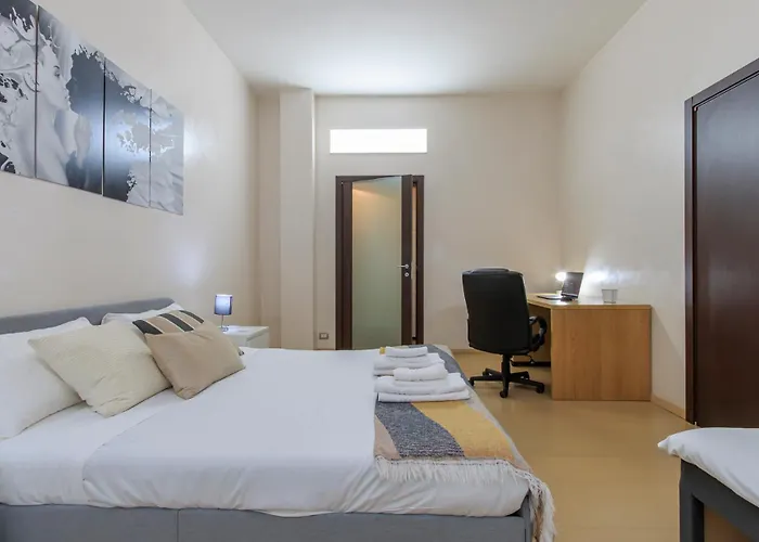 Family Apartment, Duomo 12 Min Walk, 5 Guests, Near Covered Parking Διαμέρισμα *