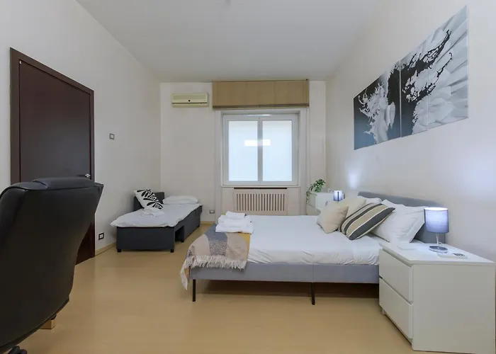 Family Apartment, Duomo 12 Min Walk, 5 Guests, Near Covered Parking *