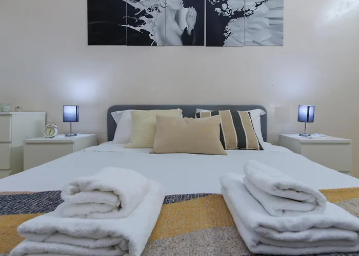 Family Apartment, Duomo 12 Min Walk, 5 Guests, Near Covered Parking * Μιλάνο