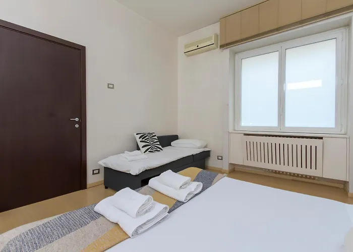 Family Apartment, Duomo 12 Min Walk, 5 Guests, Near Covered Parking