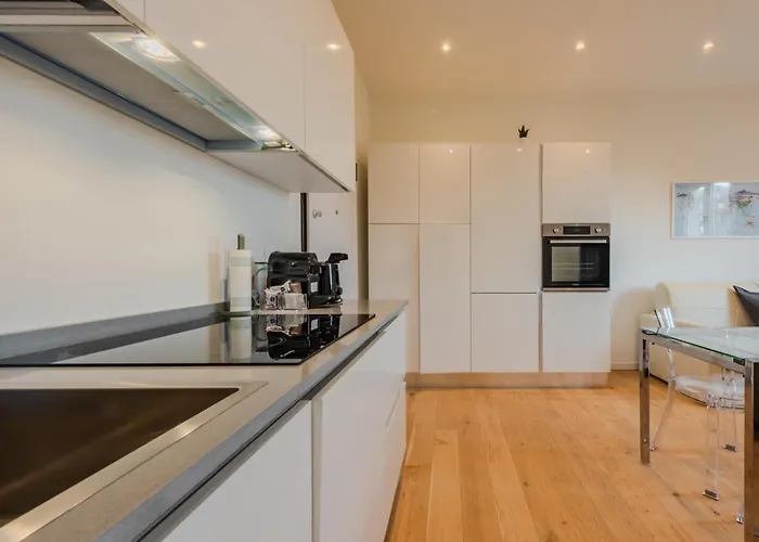 Easytopstay - Naviglio White Bliss