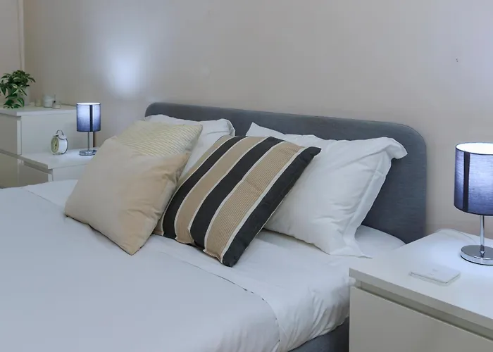 Family Apartment, Duomo 12 Min Walk, 5 Guests, Near Covered Parking Μιλάνο