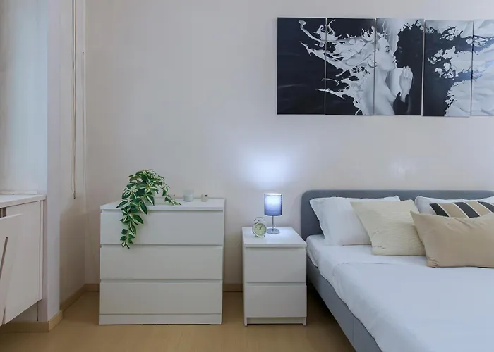 Family Apartment, Duomo 12 Min Walk, 5 Guests, Near Covered Parking *