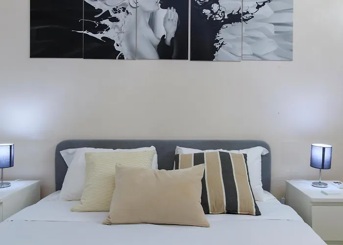 Family Apartment, Duomo 12 Min Walk, 5 Guests, Near Covered Parking